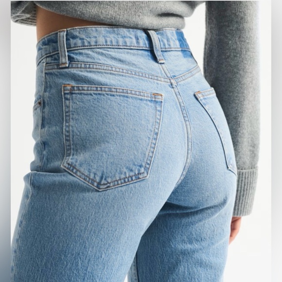 Abercrombie Ultra High Rise 90s Straight Jeans 28R NWT Raw Hem - Picture 5 of 10